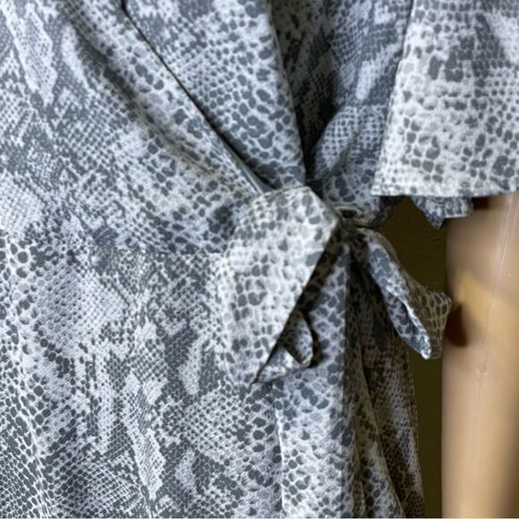 Time And Tru MIDI Wrap Snake Print Dress Gray and White Size XXL - Picture 11 of 12